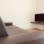 App4rent Ground Floor - 2 Family Apartment