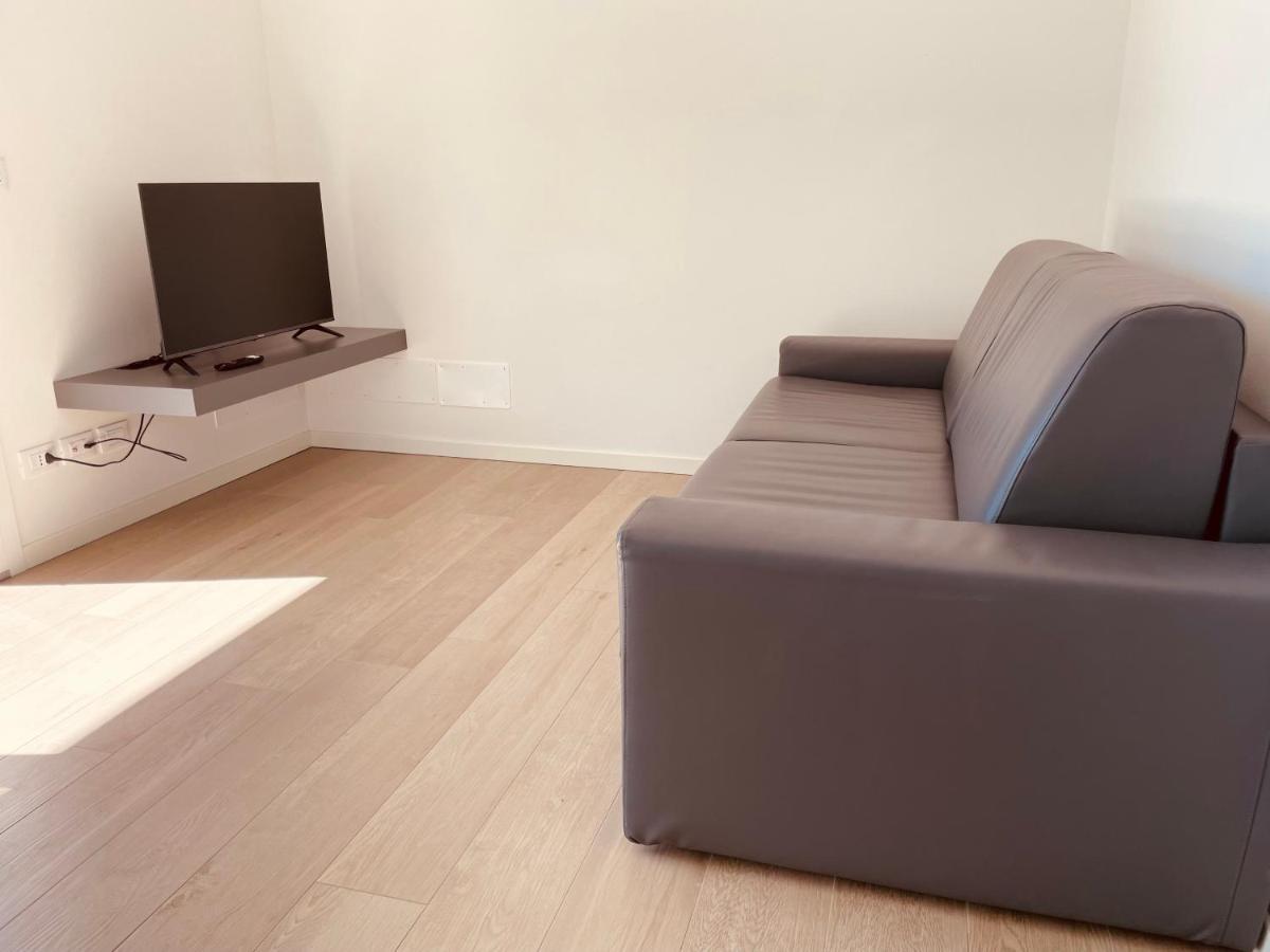App4rent Ground Floor - 2 Family Apartment *